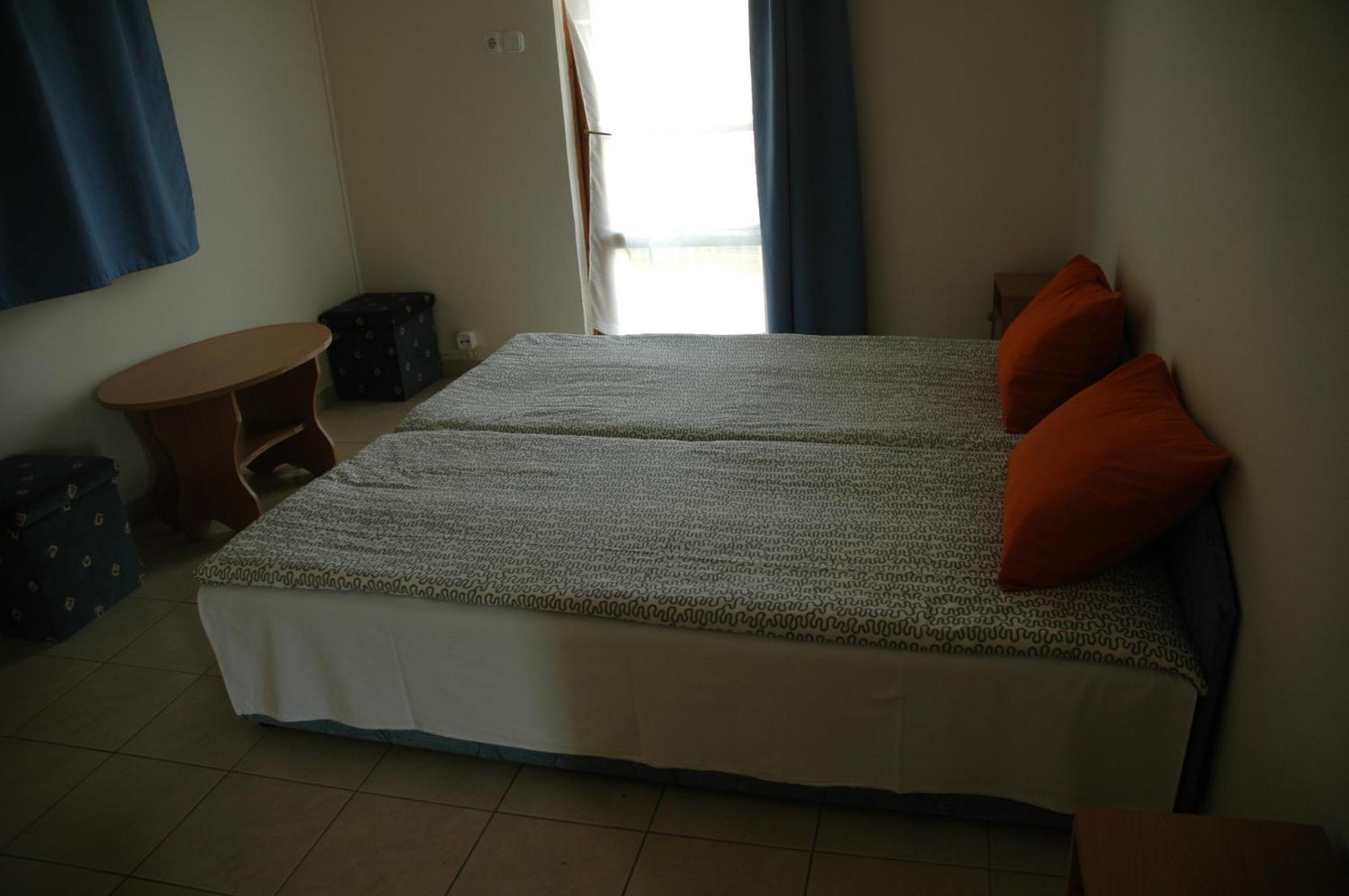 Szegedi Partfuerdo Es Camping