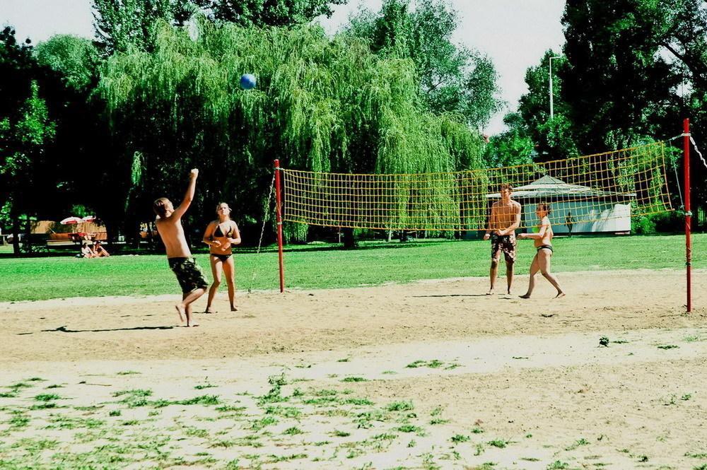 Camping Szegedi Partfuerdo Es *