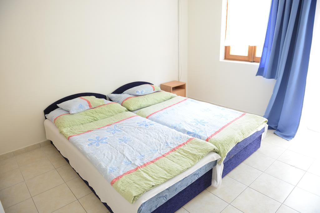 Szegedi Partfuerdo Es Camping *
